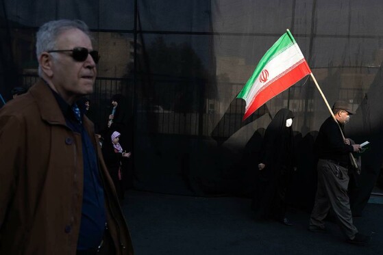 بیعت مردم با رهبری در میدان انقلاب تهران