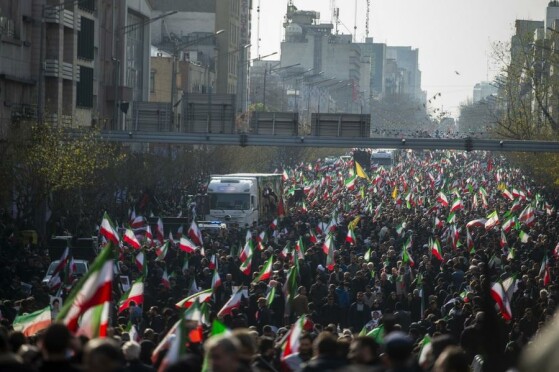 تشییع پیکر ۳۵ شهید جنگ رمضان در تهران