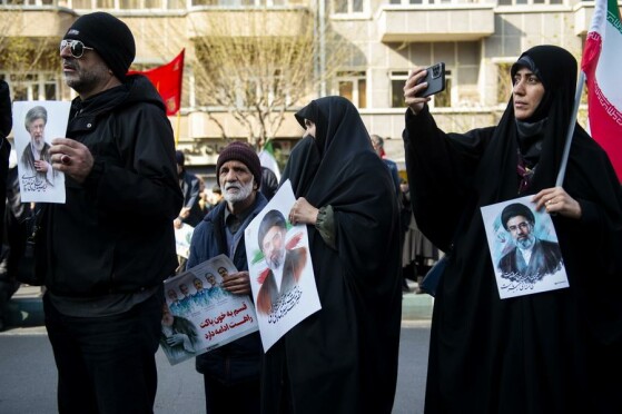 تشییع پیکر ۳۵ شهید جنگ رمضان در تهران