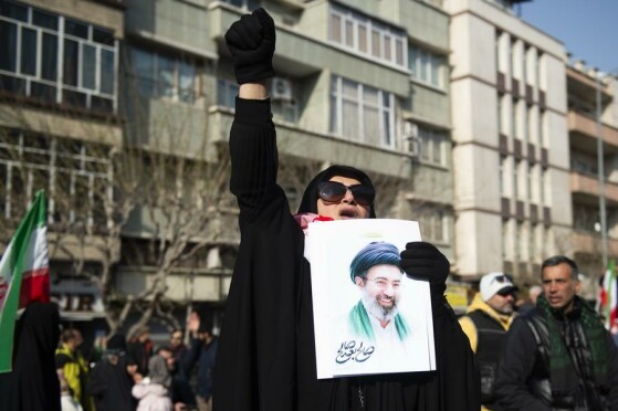 تشییع پیکر ۳۵ شهید جنگ رمضان در تهران