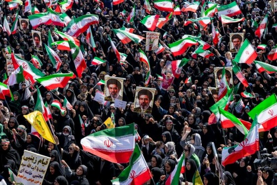 راهپیمایی دختران «جان‌فدای ایران»