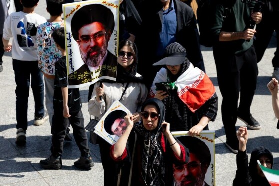 راهپیمایی دختران «جان‌فدای ایران»