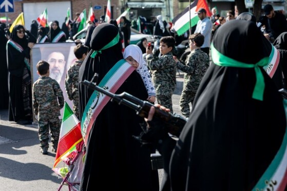 راهپیمایی دختران «جان‌فدای ایران»