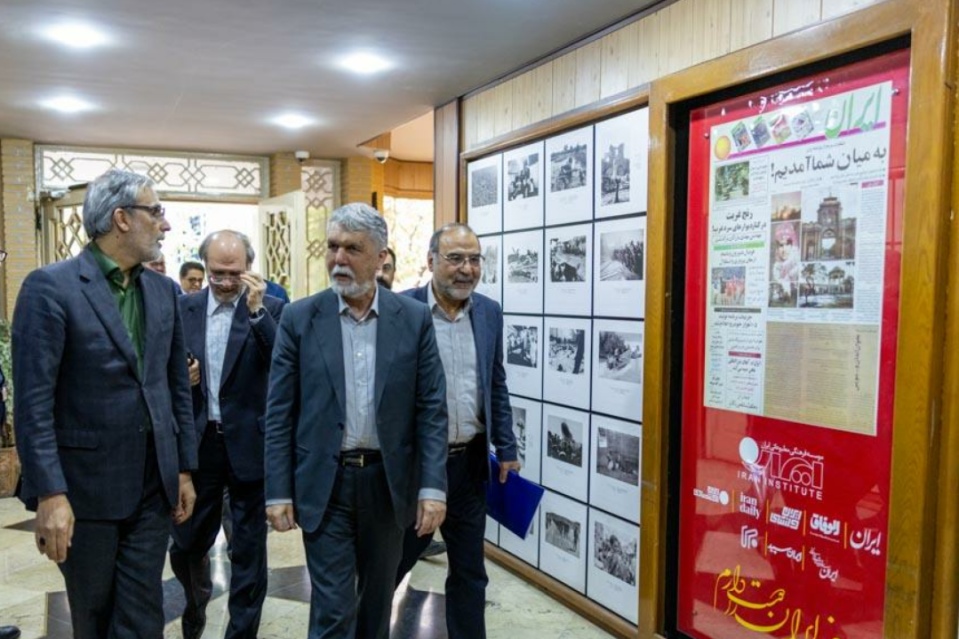 بازدید سید عباس صالحی وزیر فرهنگ و ارشاد از روزنامه ایران