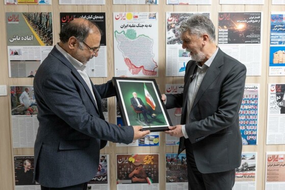 بازدید سید عباس صالحی وزیر فرهنگ و ارشاد از روزنامه ایران