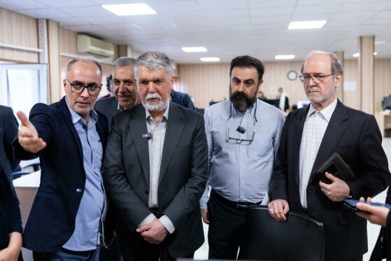 بازدید سید عباس صالحی وزیر فرهنگ و ارشاد از روزنامه ایران