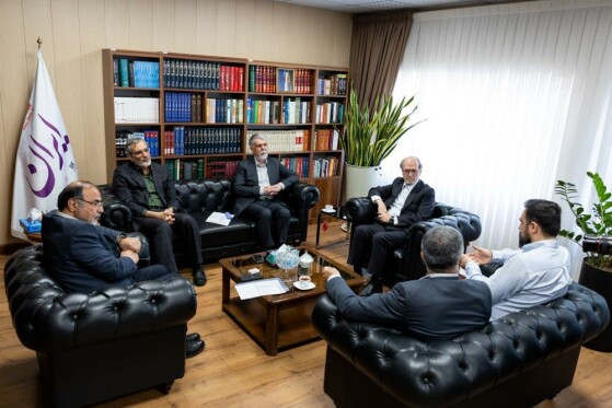 بازدید سید عباس صالحی وزیر فرهنگ و ارشاد از روزنامه ایران