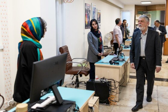 بازدید سید عباس صالحی وزیر فرهنگ و ارشاد از روزنامه ایران