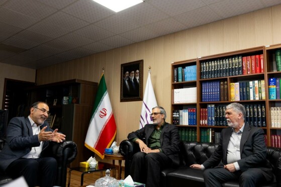 بازدید سید عباس صالحی وزیر فرهنگ و ارشاد از روزنامه ایران