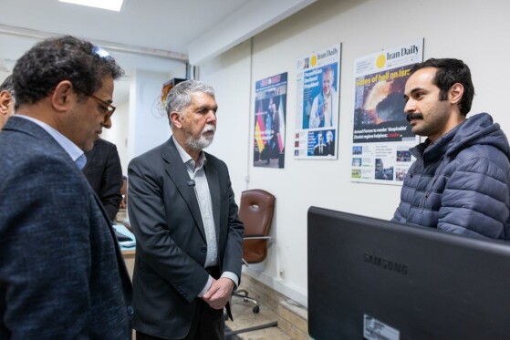 بازدید سید عباس صالحی وزیر فرهنگ و ارشاد از روزنامه ایران