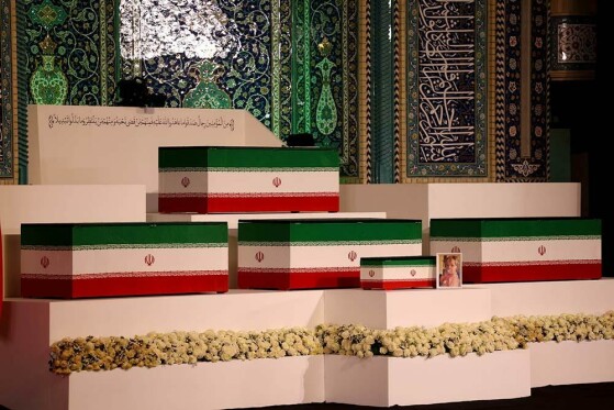 ادای احترام به پیکر رهبر شهید انقلاب با حضور سران سه قوه