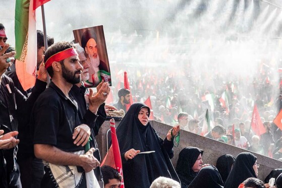 اقامه نماز بر پیکر رهبر شهید انقلاب-۲