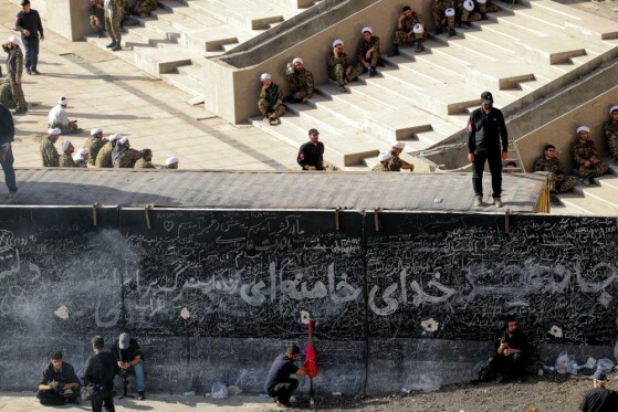 اقامه نماز بر پیکر رهبر شهید انقلاب
