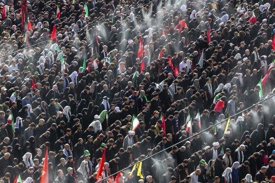اقامه نماز بر پیکر رهبر شهید انقلاب-۳