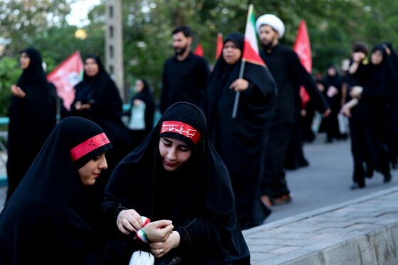 اقامه نماز بر پیکر رهبر شهید انقلاب