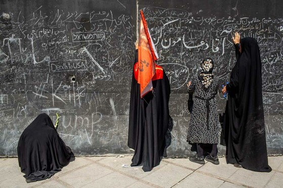 اقامه نماز بر پیکر رهبر شهید انقلاب-۲