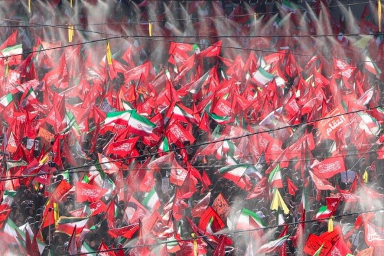 اقامه نماز بر پیکر رهبر شهید انقلاب