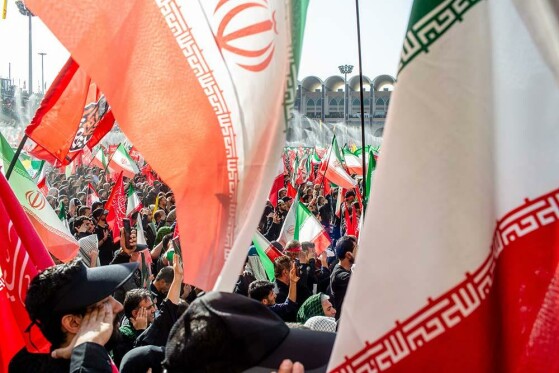 اقامه نماز بر پیکر رهبر شهید انقلاب-۲