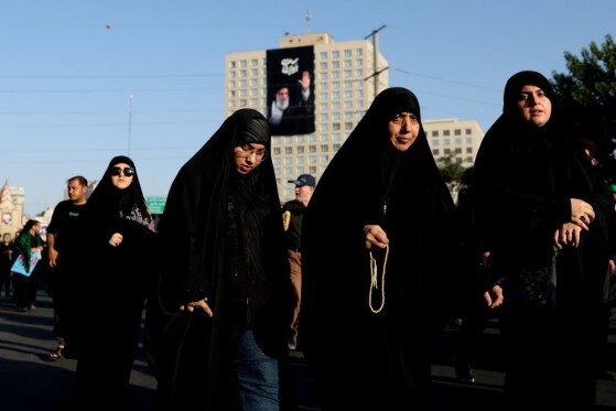 اقامه نماز بر پیکر رهبر شهید انقلاب