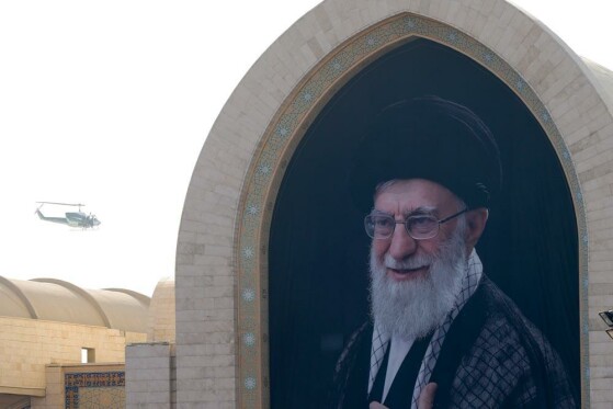 اقامه نماز بر پیکر رهبر شهید انقلاب