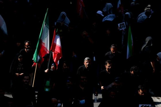 اقامه نماز بر پیکر رهبر شهید انقلاب