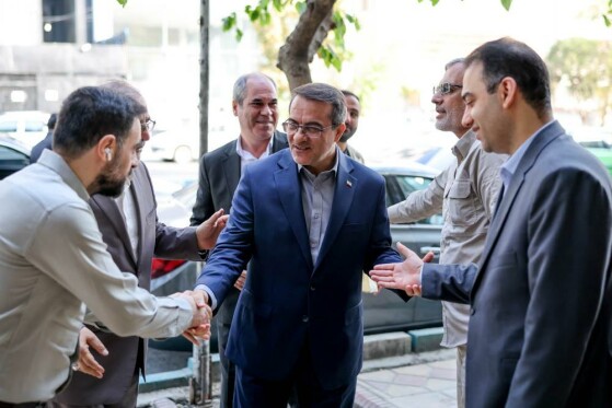 بازدید معاون رئیس جمهور از روزنامه ایران