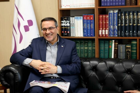 بازدید معاون رئیس جمهور از روزنامه ایران