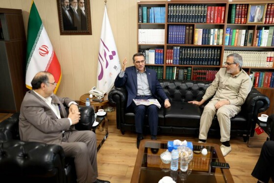 بازدید معاون رئیس جمهور از روزنامه ایران