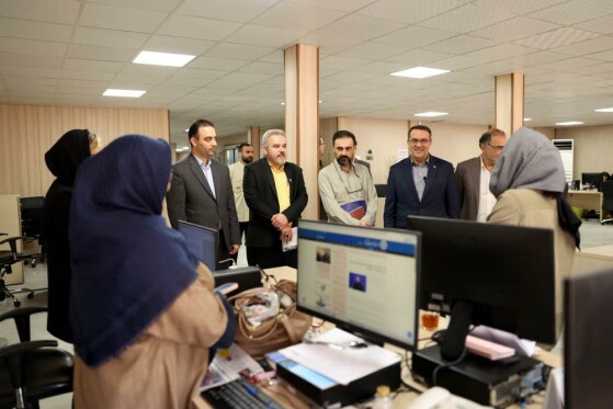 بازدید معاون رئیس جمهور از روزنامه ایران
