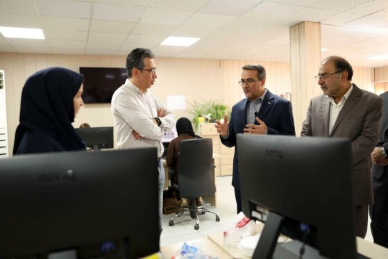بازدید معاون رئیس جمهور از روزنامه ایران