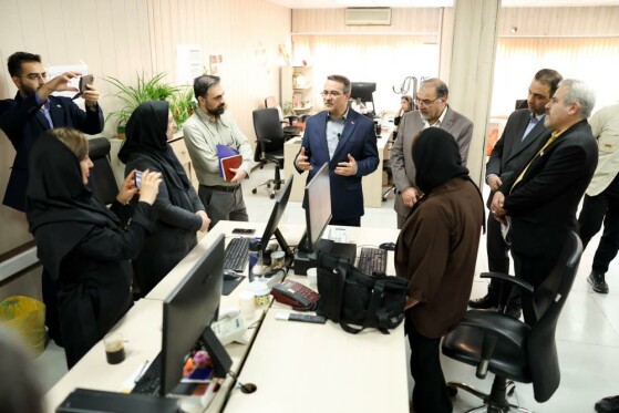 بازدید معاون رئیس جمهور از روزنامه ایران